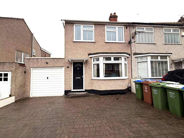 3 Bedroom Property To Rent In Elstree Gardens, Belvedere, DA17