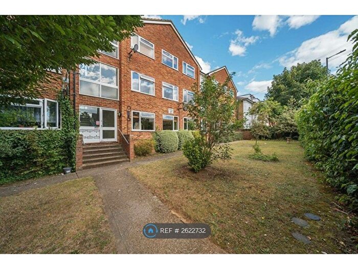 2 Bedroom Flat To Rent In Craufurd Rise, Maidenhead, SL6