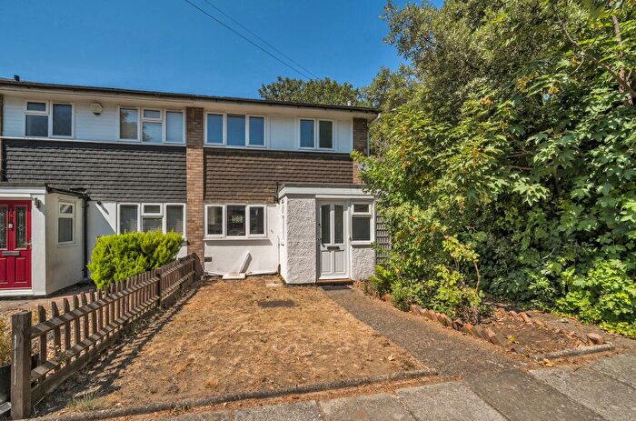 3 Bedroom Terraced House For Sale In Abinger Close, Bromley, BR1