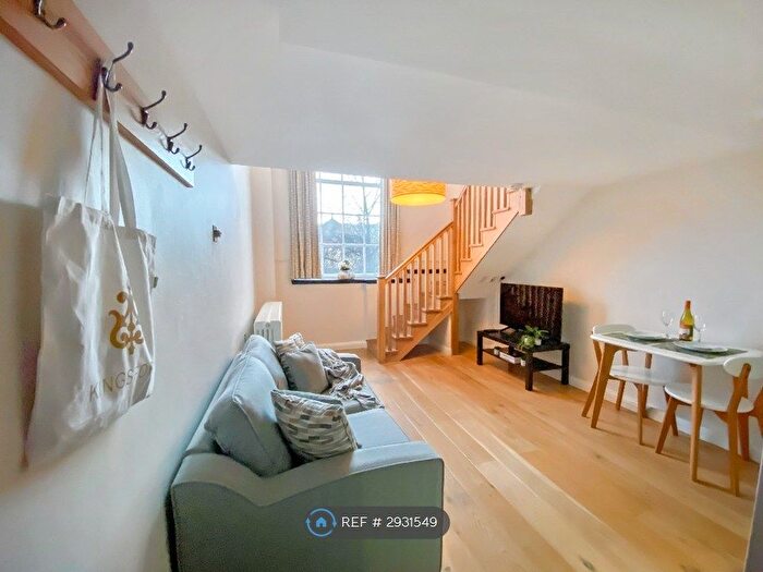Studio To Rent In Mcdonald Road, Edinburgh, EH7