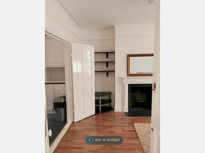 1 Bedroom Terraced House To Rent In Ravenswood Road, Balham, SW12