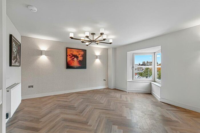 2 Bedroom Apartment For Sale In The Grove, Ilkley, LS29