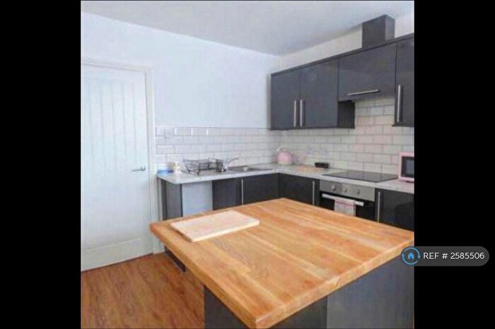 2 Bedroom Flat To Rent In Hyde Road, Denton, Manchester, M34