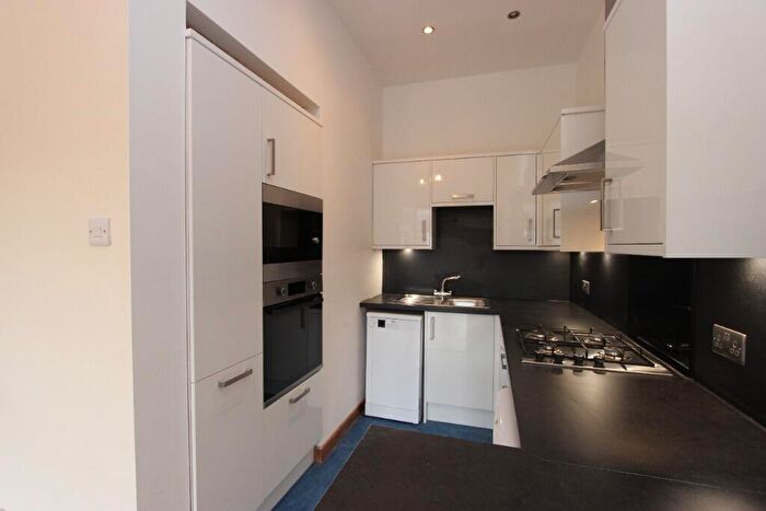 2 Bedroom Flat To Rent In Woodford Street, Shawlands, Glasgow, G41