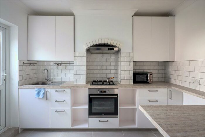 3 Bedroom Terraced House To Rent In Drapers Road, Stratford, London, E15