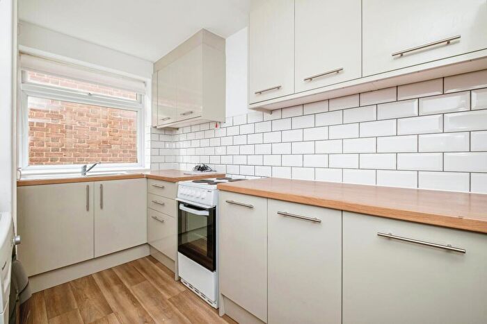 2 Bedroom Flat For Sale In Goldsworth Road, Woking, Surrey, GU21