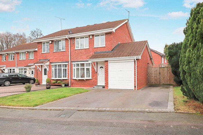 3 Bedroom Semi-Detached House For Sale In Woodford Close, Pendeford, Wolverhampton, WV9