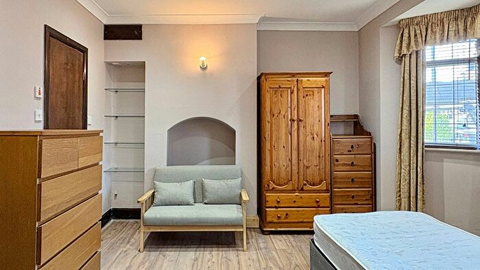 1 Bedroom Studio To Rent In Gunnersbury Lane, London, W3