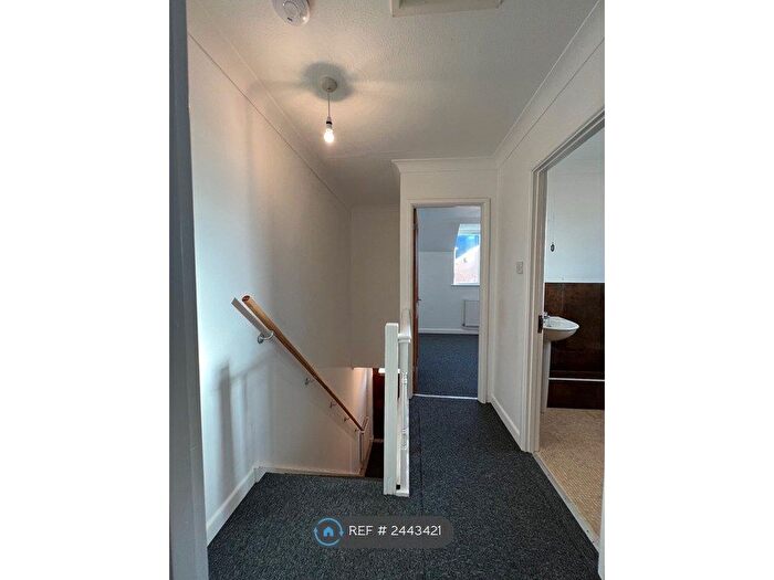 2 Bedroom Flat To Rent In Francis Terrace, Carmarthen, SA31