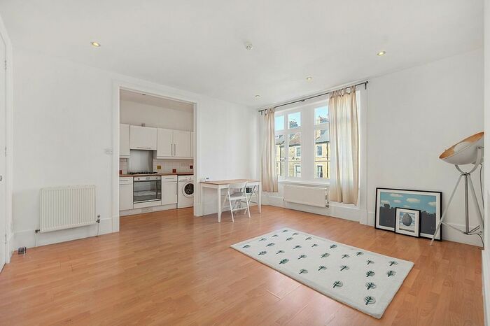 1 Bedroom Flat To Rent In Friars Stile Road, Richmond, TW10