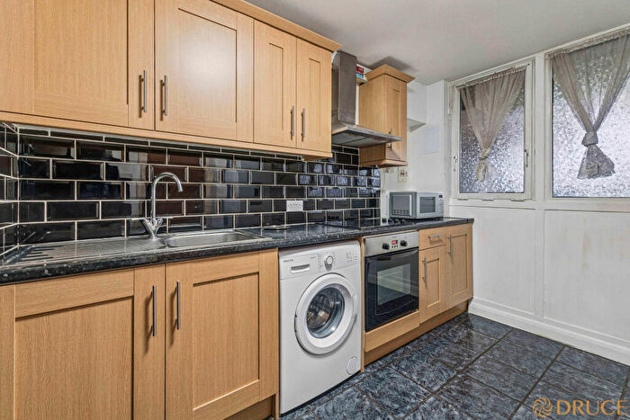3 Bedroom Flat To Rent In Mallory Street, NW8