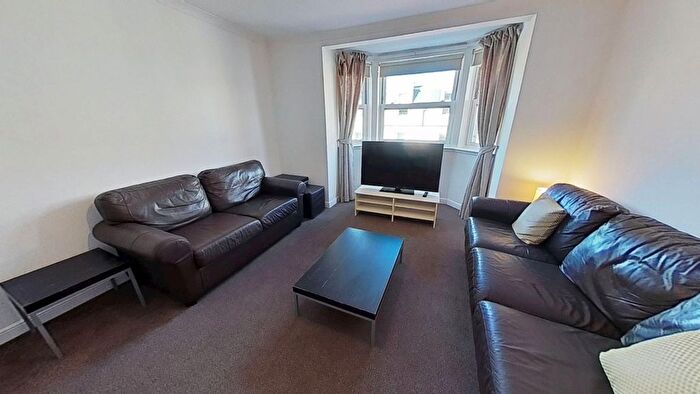 2 Bedroom Flat To Rent In Millar Crescent, Edinburgh, EH10