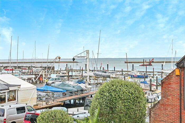 2 Bedroom Flat For Sale In Birmingham Road, Cowes, Isle Of Wight, PO31