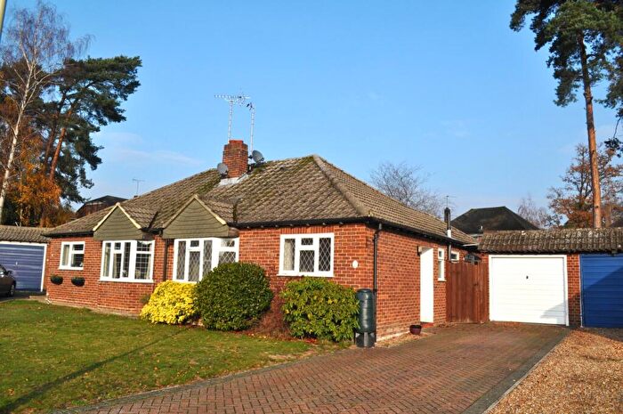 3 Bedroom Bungalow For Sale In Kings Keep, Fleet, GU52