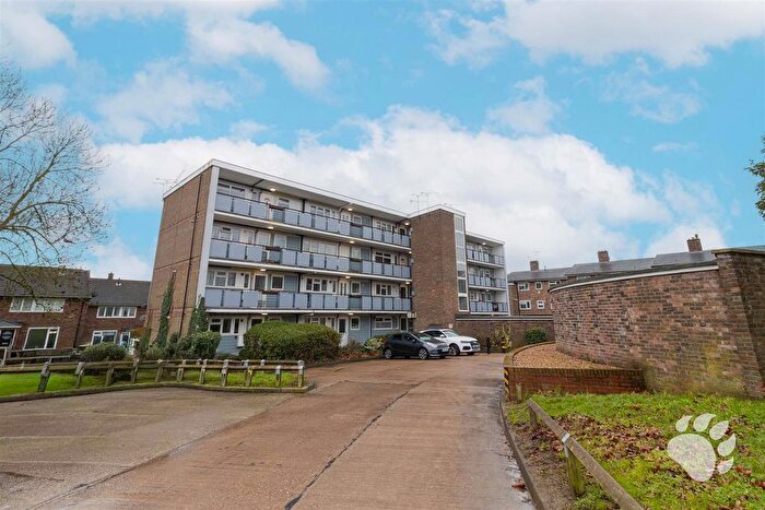 1 Bedroom Flat For Sale In The Knares, Basildon, SS16