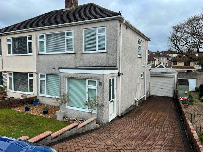 3 Bedroom Property To Rent In Oaklands Avenue, Bridgend, CF31