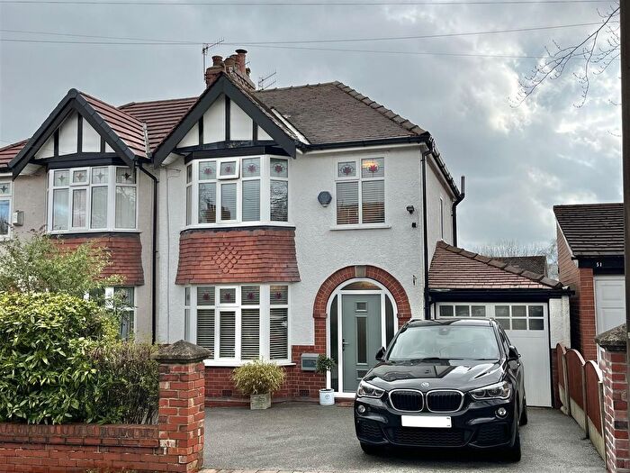 3 Bedroom Semi Detached House For Sale In Spire Hollin, Glossop, SK13