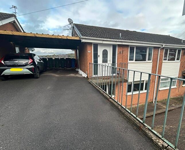 3 Bedroom Semi-Detached House For Sale In Cherry Grove, Stalybridge, SK15