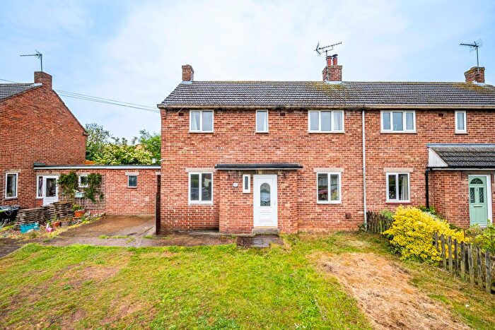 3 Bedroom Semi-detached House For Sale In Hillside, Ancaster, NG32