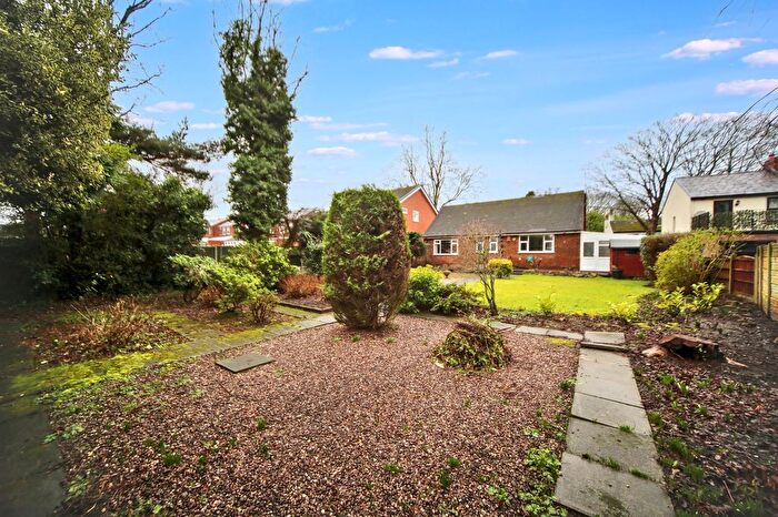3 Bedroom Detached Bungalow For Sale In Billinge Road, Wigan, WN5