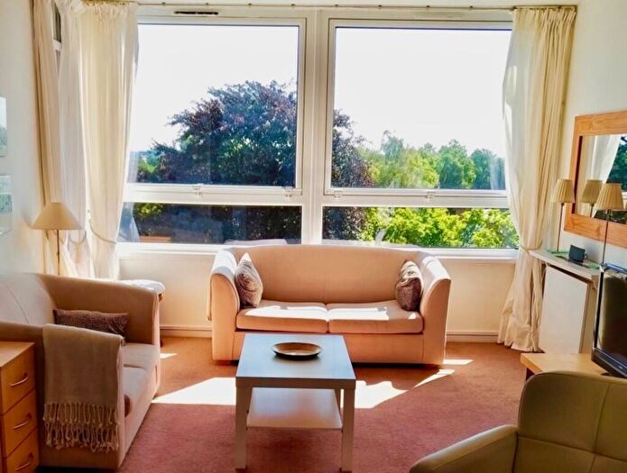 2 Bedroom Flat To Rent In Warwick Crest, Edgbaston, B15