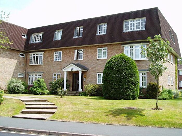 1 Bedroom Flat To Rent In Langley Walk, Woking, GU22