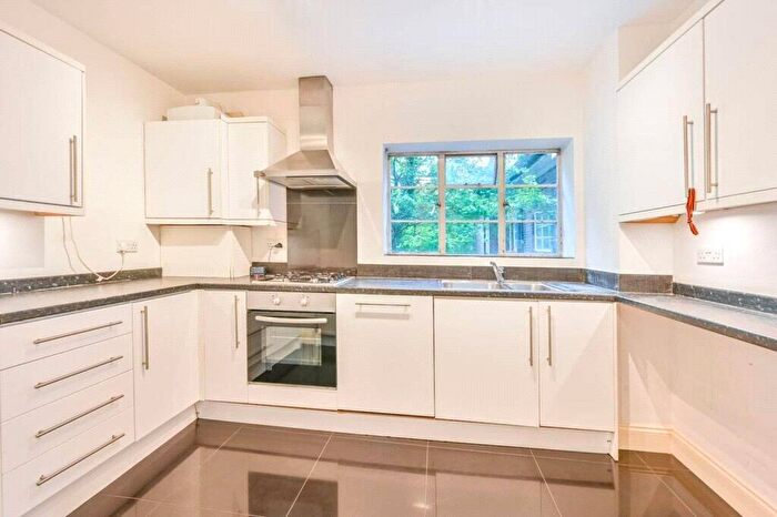 3 Bedroom Apartment To Rent In Brookland Rise, London, NW11