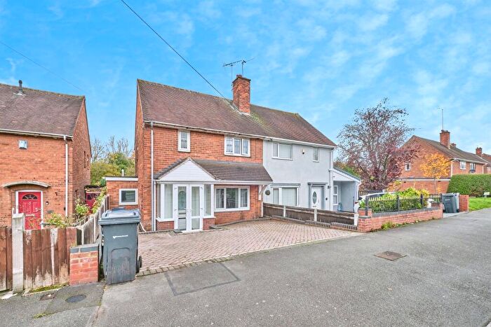 4 Bedroom Semi Detached House For Sale In Bowman Road, Birmingham, B42