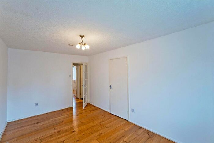 1 Bedroom Flat To Rent In Ghandi Close, Walthamstow, E17