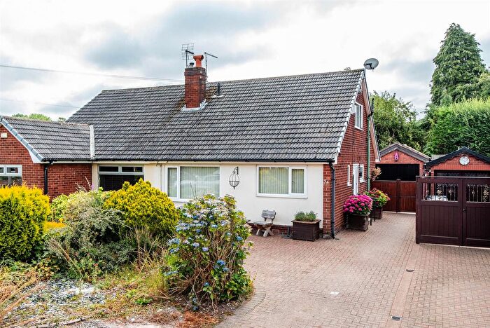 3 Bedroom Semi-Detached Bungalow For Sale In Lever House Lane, Leyland, PR25