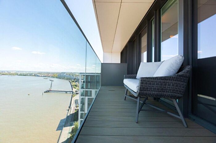 2 Bedroom Flat For Sale In Duke Of Wellington Avenue, London, SE18