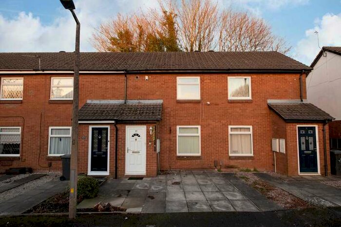 2 Bedroom Mews House To Rent In Richardson Close, Whitefield, M45