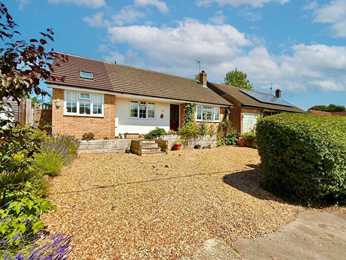 2 Bedroom Detached Bungalow For Sale In Tilsworth Road, Stanbridge, LU7