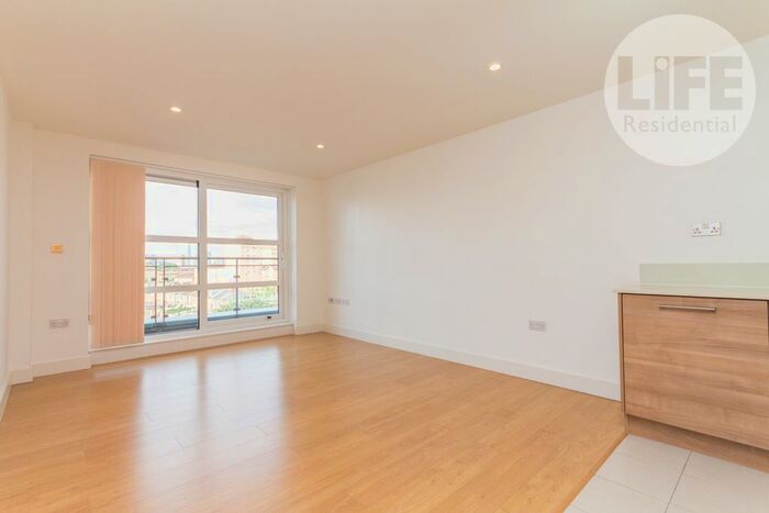 2 Bedroom Flat To Rent In This Space, Wandsworth Road, London, SW8