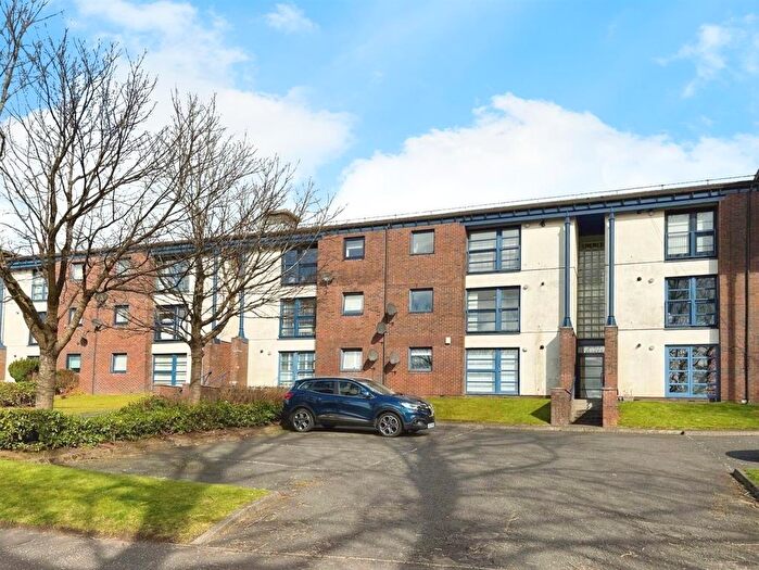 2 Bedroom Flat To Rent In Adelaide Court, Clydebank, G81