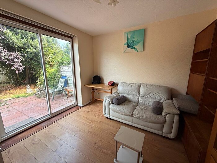 3 Bedroom Semi-Detached House To Rent In Falcon Way, Kenton, Harrow, HA3