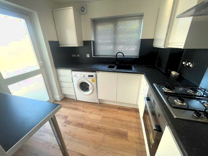 2 Bedroom Maisonette To Rent In Dollis Road, Mill Hill, NW7