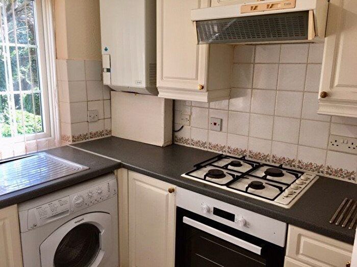 1 Bedroom Flat To Rent In Brighton Road, Redhill, RH1
