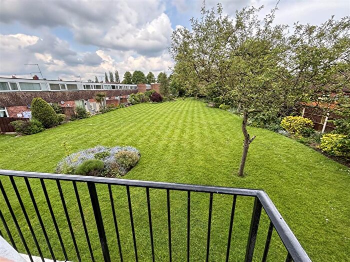 2 Bedroom Flat To Rent In The Nook, Attleborough, Nuneaton, CV11