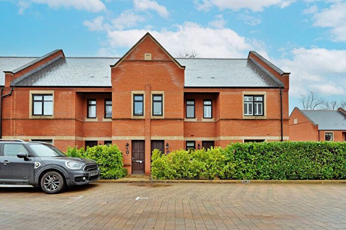 2 Bedroom Flat For Sale In Marlborough Drive, Bushey, WD23