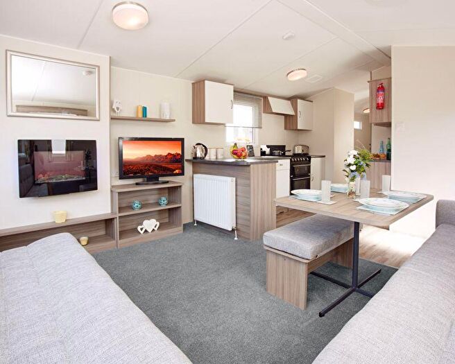 2 Bedroom Park Home For Sale In A Relaxed Woodland Base Ideal For Exploring Bournemouth And Hurn Forest, BH24