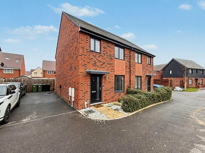 2 Bedroom Semi Detached House For Sale In Flowe Drive, Wantage, OX12