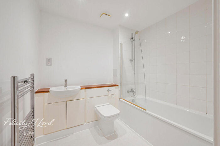 2 Bedroom Flat For Sale In Meath Crescent, London, E2