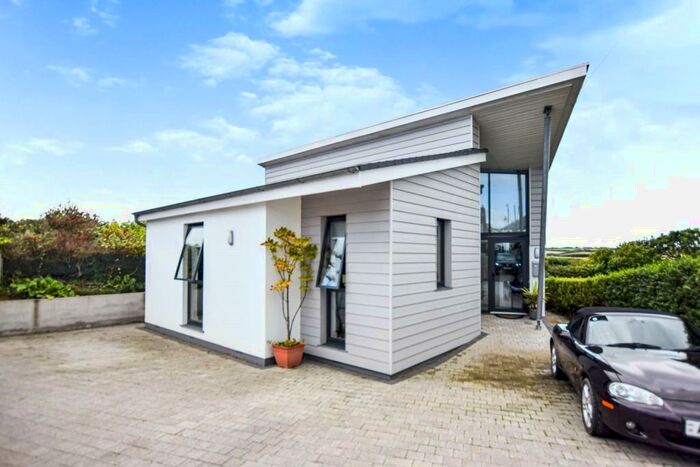 3 Bedroom Bungalow To Rent In Bude, EX23