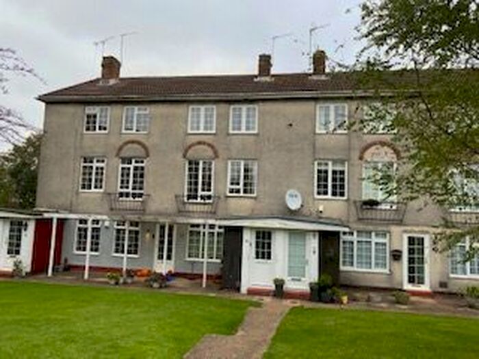 2 Bedroom Maisonette To Rent In Linnet Close, Bushey WD23