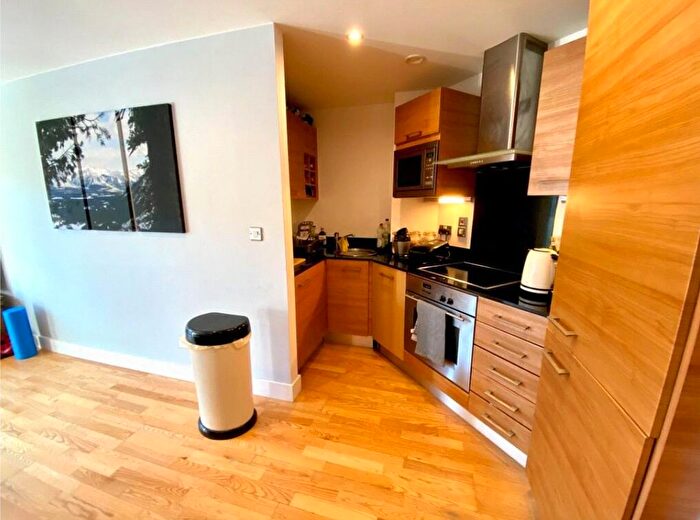 2 Bedroom Flat To Rent In Shirehall Lane, London, NW4