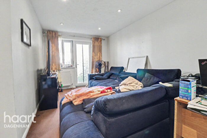 3 Bedroom Semi Detached House For Sale In Clemence Road, Dagenham, RM10