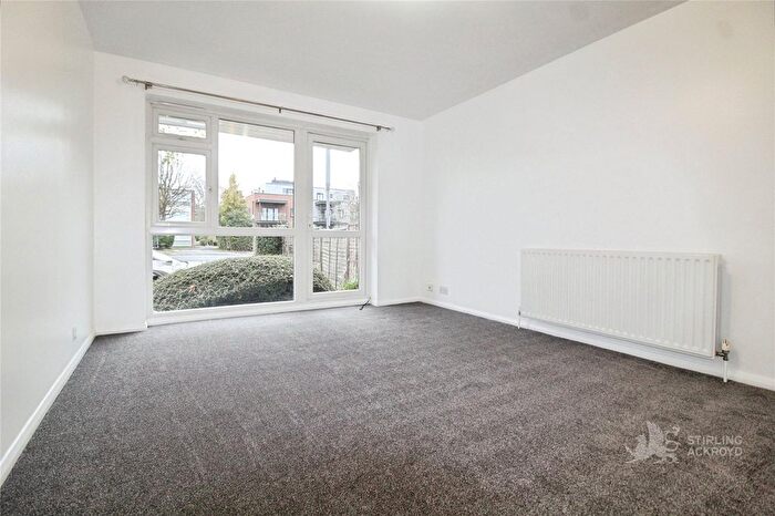 1 Bedroom Flat To Rent In Evening Hill, Beckenham, BR3