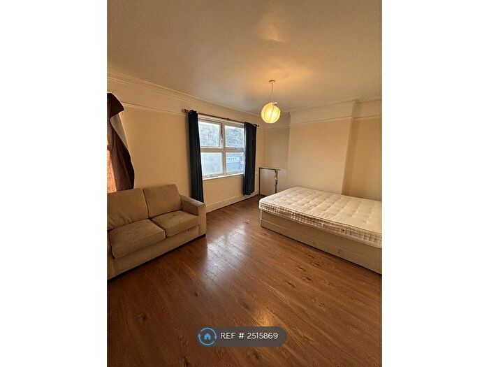 2 Bedroom Flat To Rent In Saint Albans Road, Watford, WD24