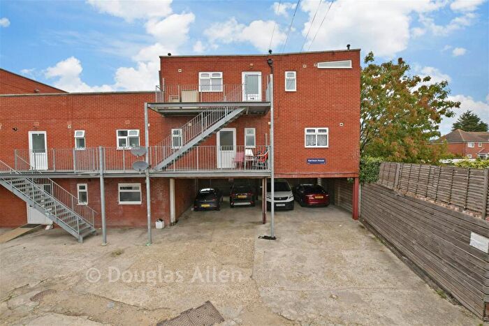 2 Bedroom Flat For Sale In Westwood Road, Ilford, Essex, IG3
